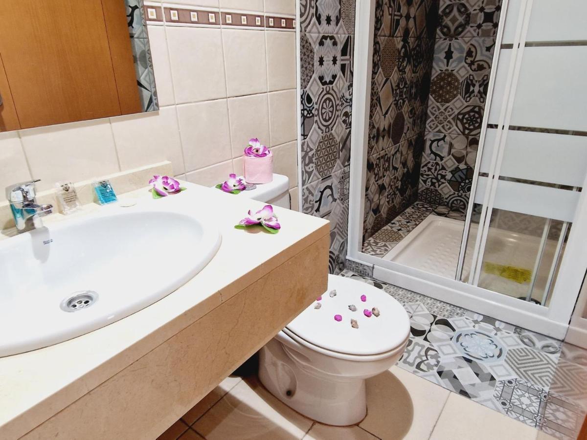 Dom wakacyjny Precious 3 Bedroom, Oasis De Fanabe Wifi Free Costa Adeje (Tenerife)