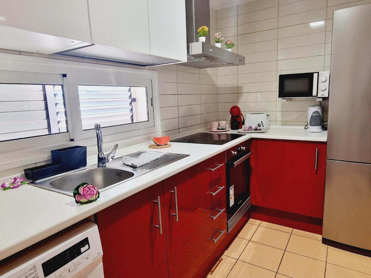 Dom wakacyjny Precious 3 Bedroom, Oasis De Fanabe Wifi Free